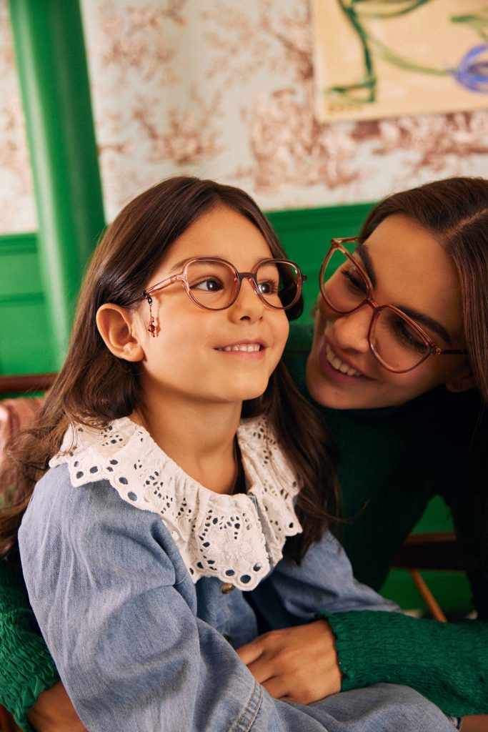 Têtes à lunettes_mère et fille - Collections de lunettes - Opticiens à Montivilliers